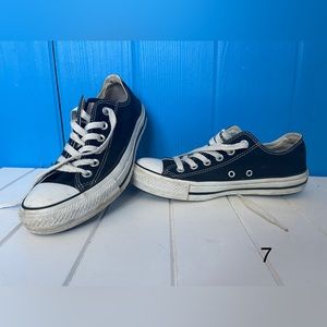 Women’s 7 men’s 5 black converse